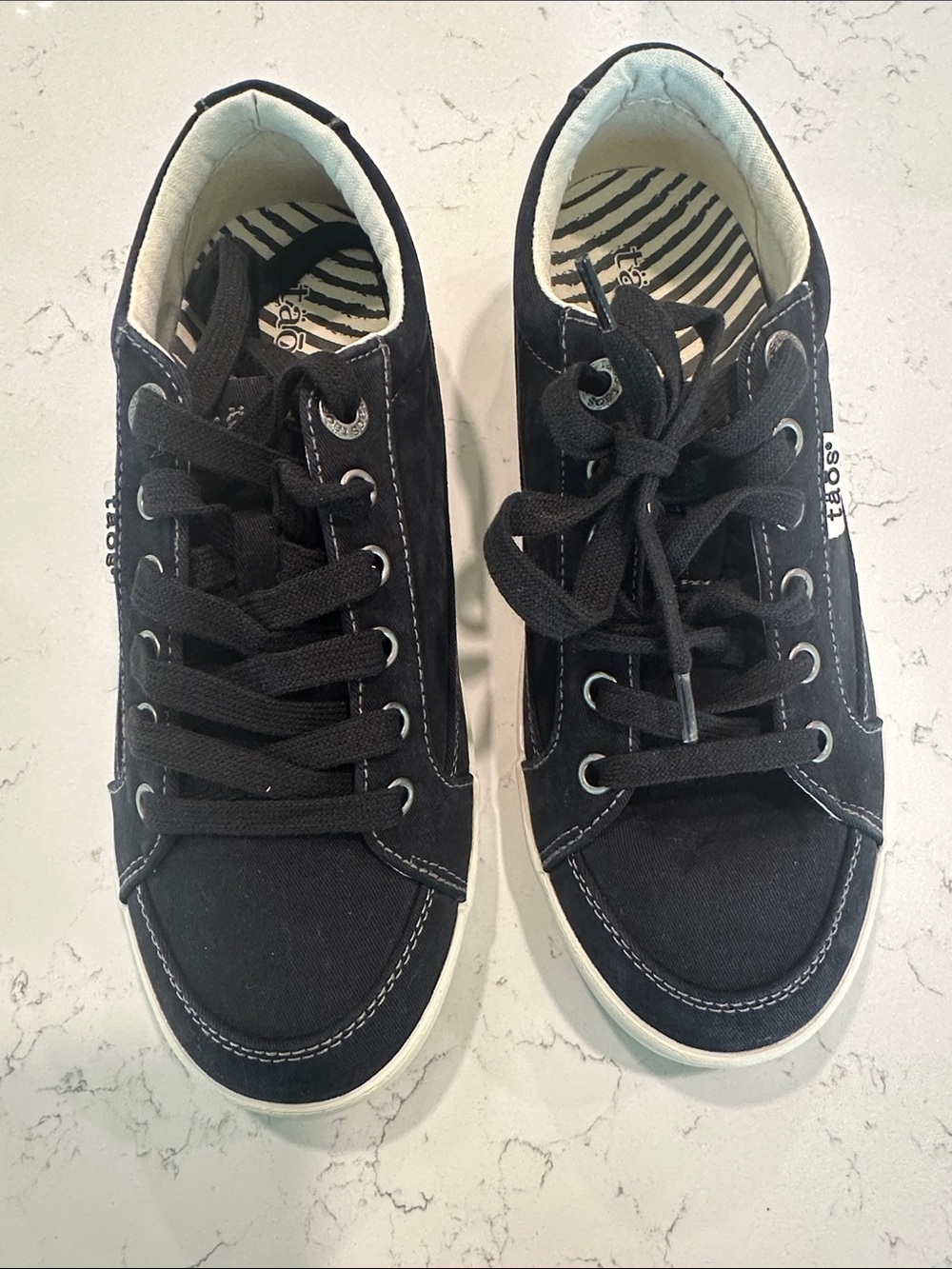 Taos Footwear Black Low-Top Canvas Sneakers